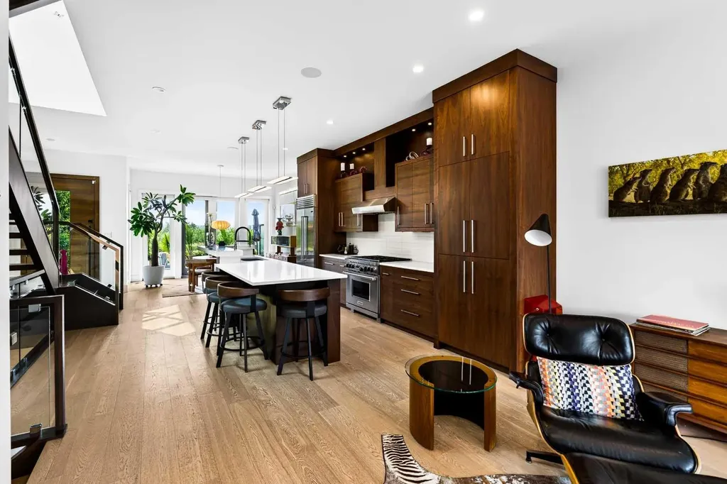 3936 1a Street SW Calgary AB T2S 1R7