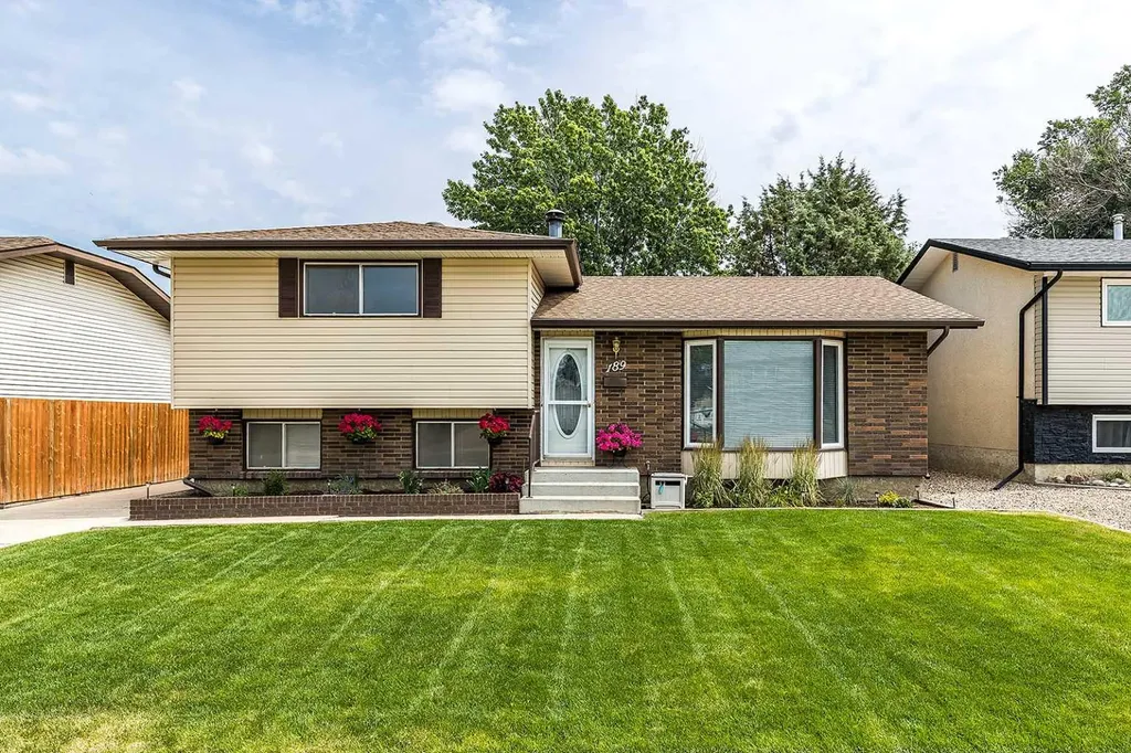 189 Hull Crescent NE Medicine Hat AB T1C 1C9