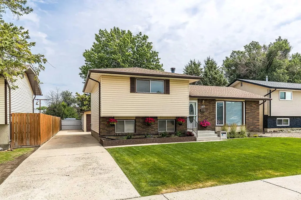 189 Hull Crescent NE Medicine Hat AB T1C 1C9
