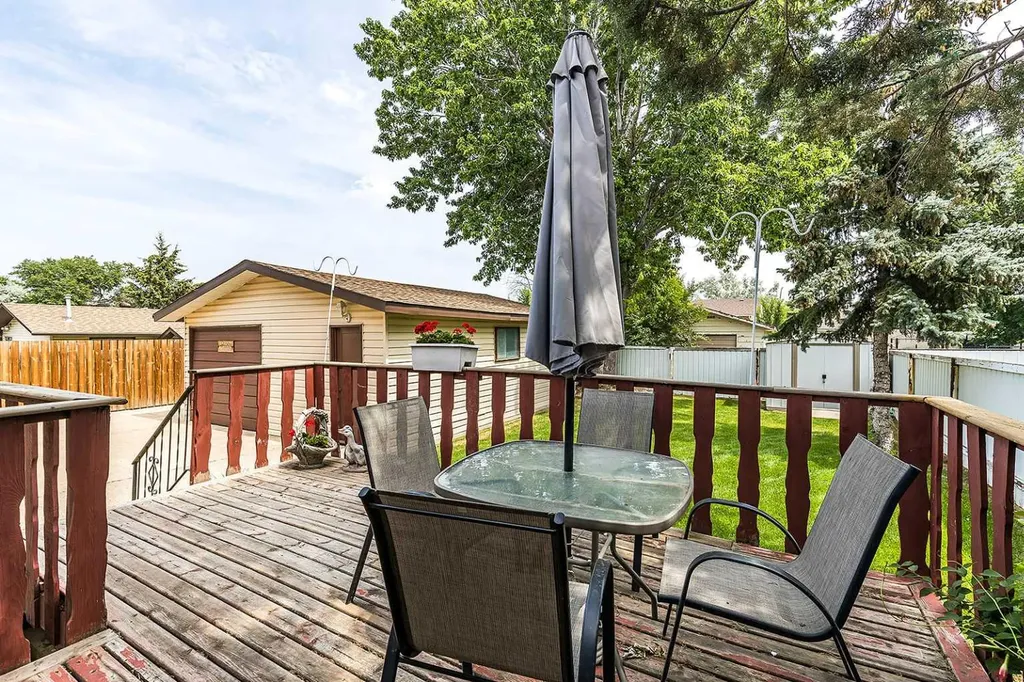 189 Hull Crescent NE Medicine Hat AB T1C 1C9