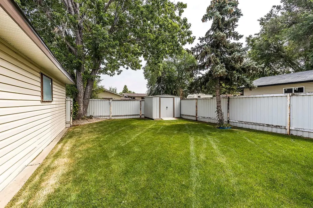 189 Hull Crescent NE Medicine Hat AB T1C 1C9
