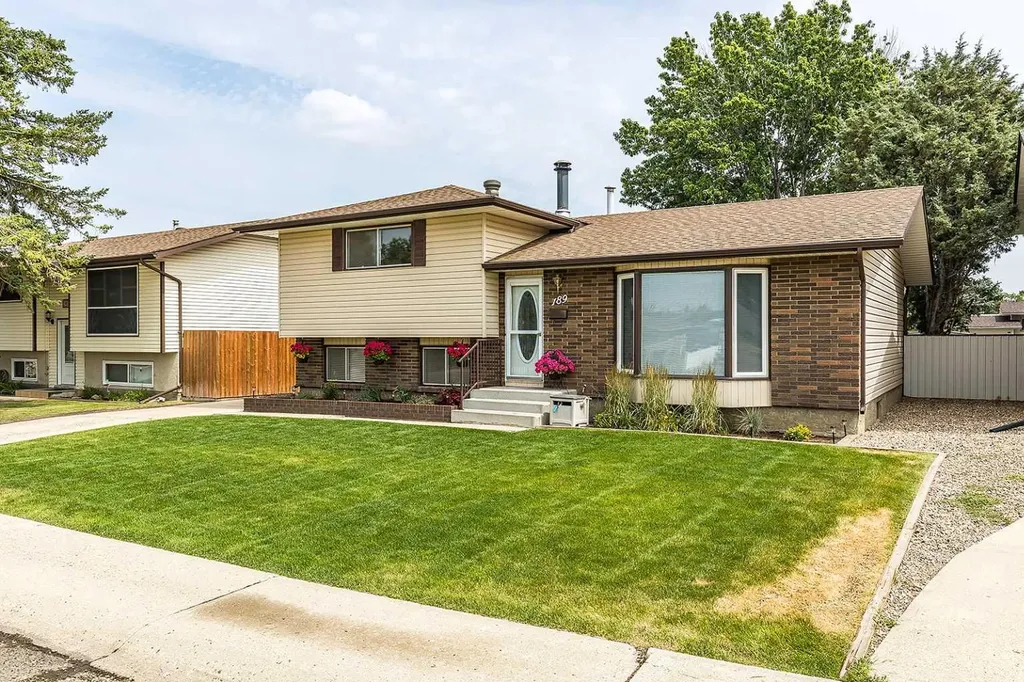 189 Hull Crescent NE Medicine Hat AB T1C 1C9