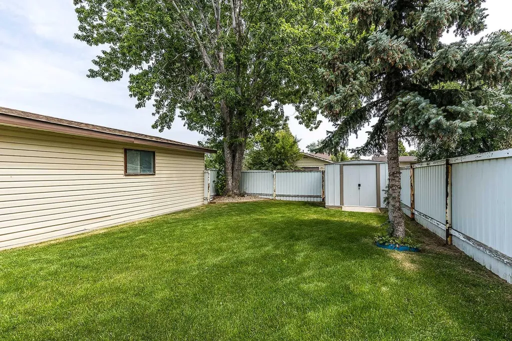 189 Hull Crescent NE Medicine Hat AB T1C 1C9