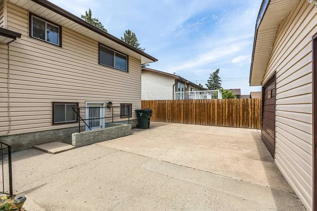 189 Hull Crescent NE Medicine Hat AB T1C 1C9
