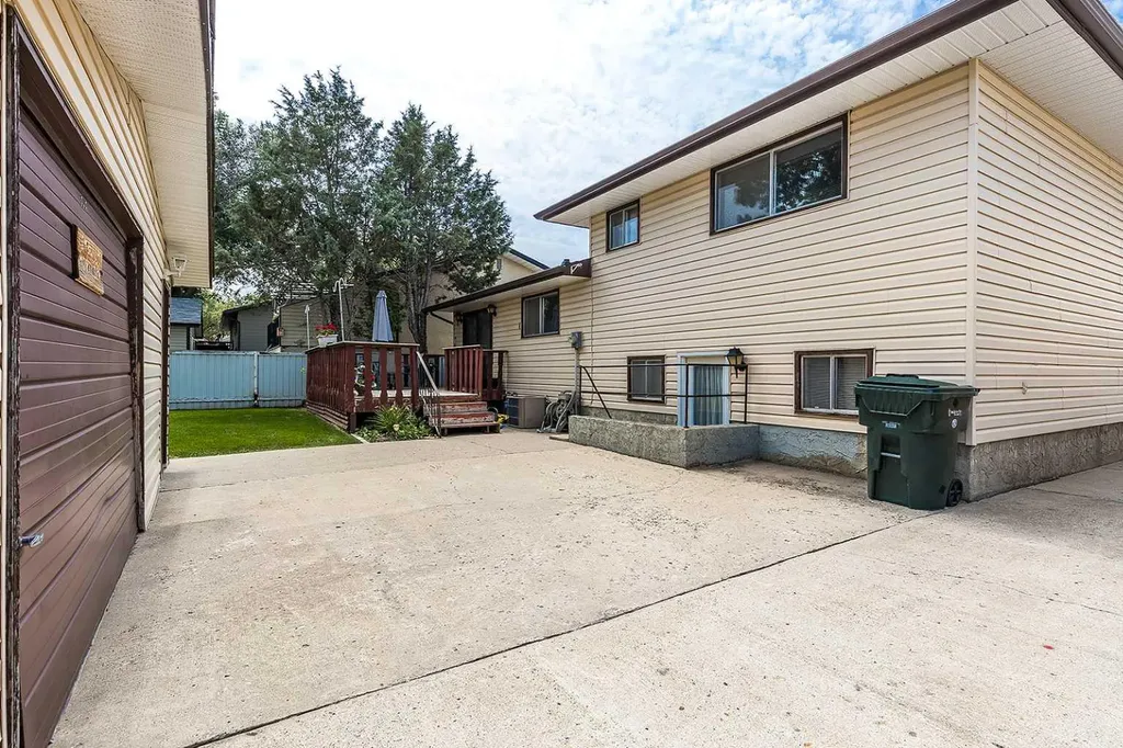 189 Hull Crescent NE Medicine Hat AB T1C 1C9