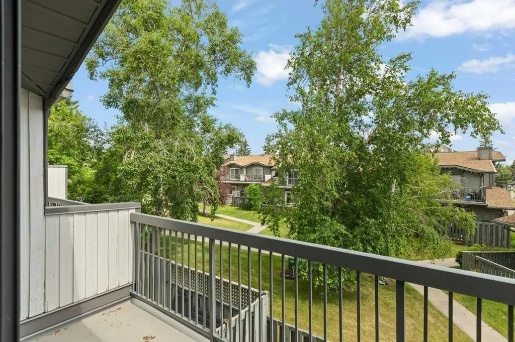 7172 Coach Hill Road SW Calgary AB T3H 1C8