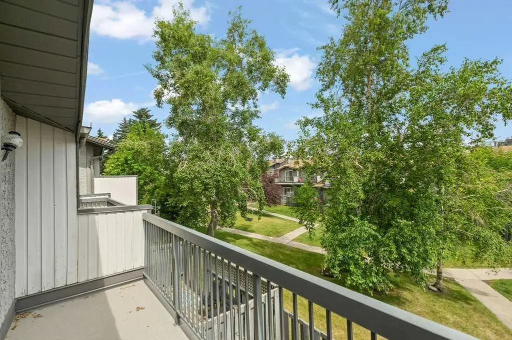 7172 Coach Hill Road SW Calgary AB T3H 1C8