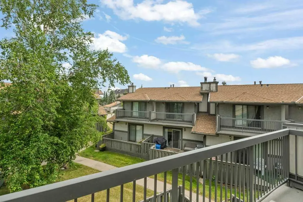 7172 Coach Hill Road SW Calgary AB T3H 1C8