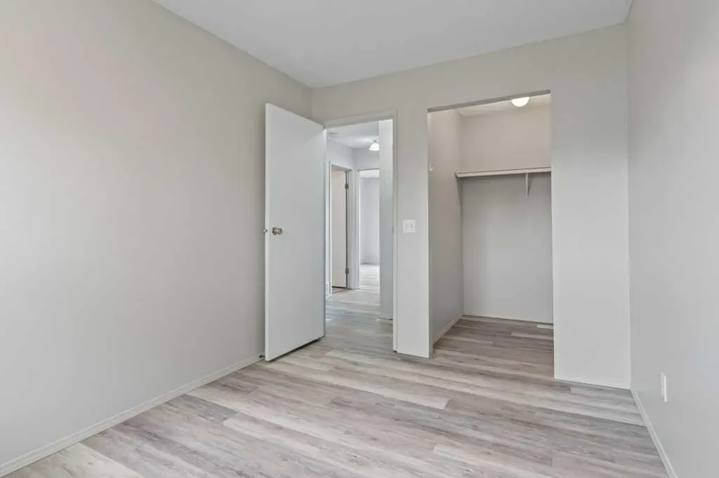 7172 Coach Hill Road SW Calgary AB T3H 1C8