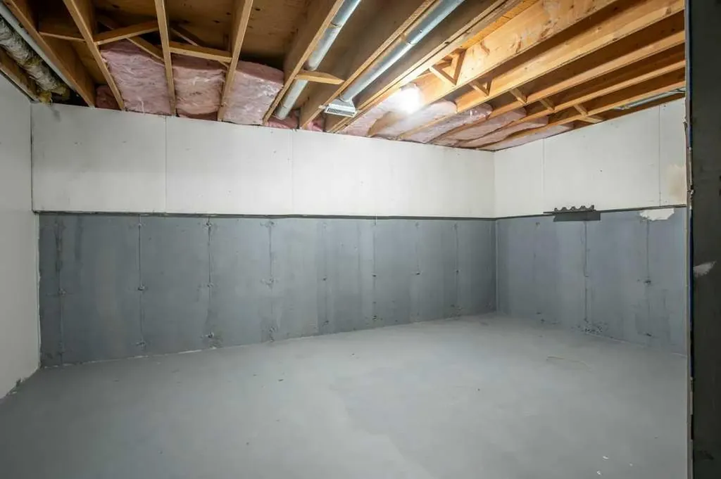 7172 Coach Hill Road SW Calgary AB T3H 1C8