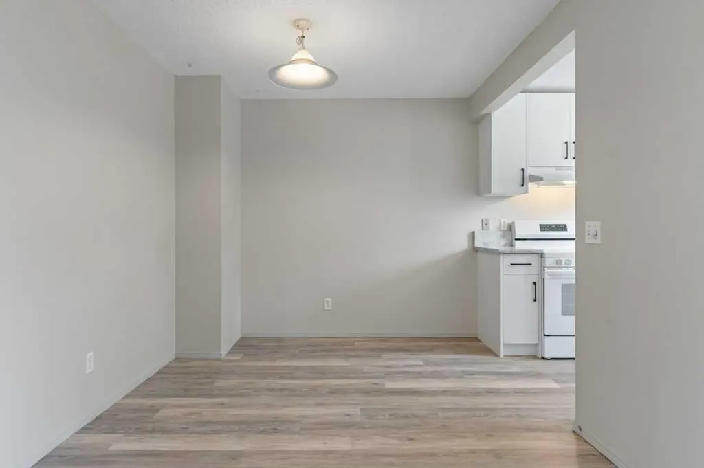 7172 Coach Hill Road SW Calgary AB T3H 1C8