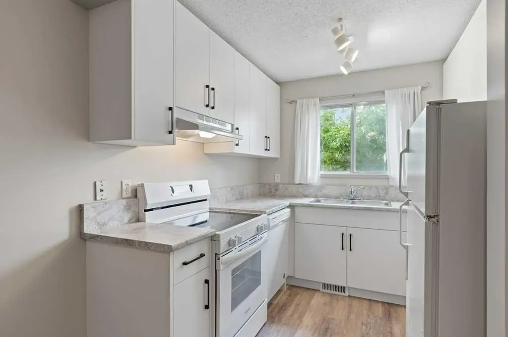 7172 Coach Hill Road SW Calgary AB T3H 1C8