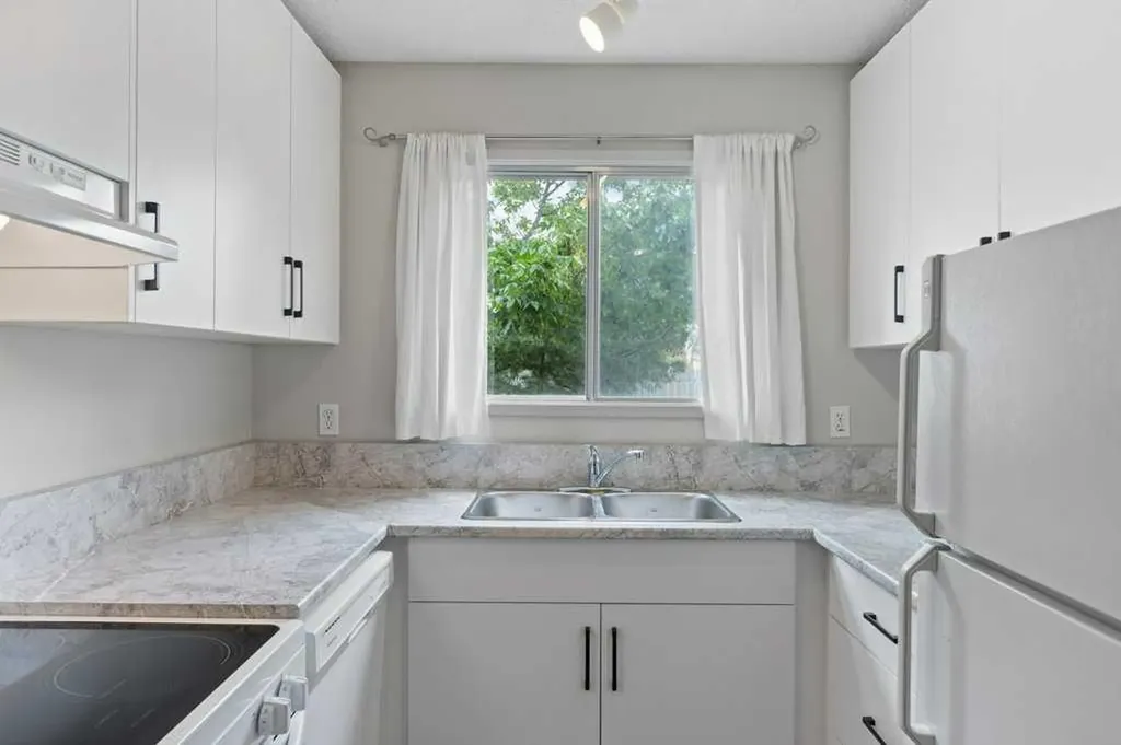 7172 Coach Hill Road SW Calgary AB T3H 1C8
