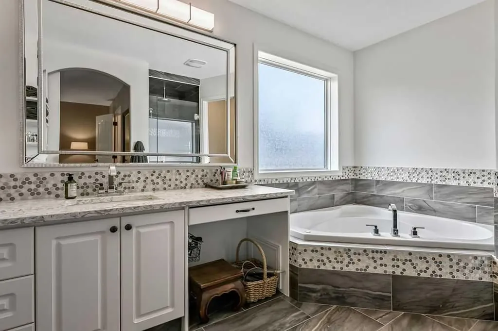 9 Sheep River Heath Okotoks AB T1S 1T7
