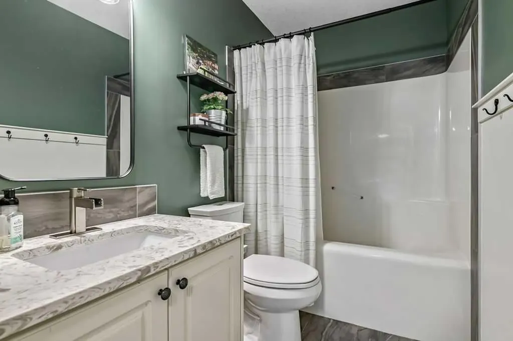 9 Sheep River Heath Okotoks AB T1S 1T7