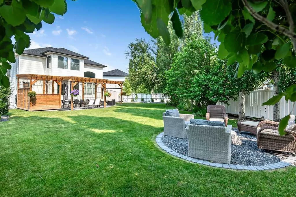 9 Sheep River Heath Okotoks AB T1S 1T7