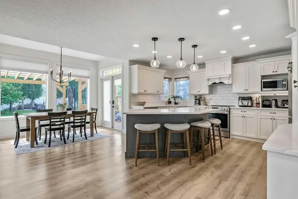 9 Sheep River Heath Okotoks AB T1S 1T7