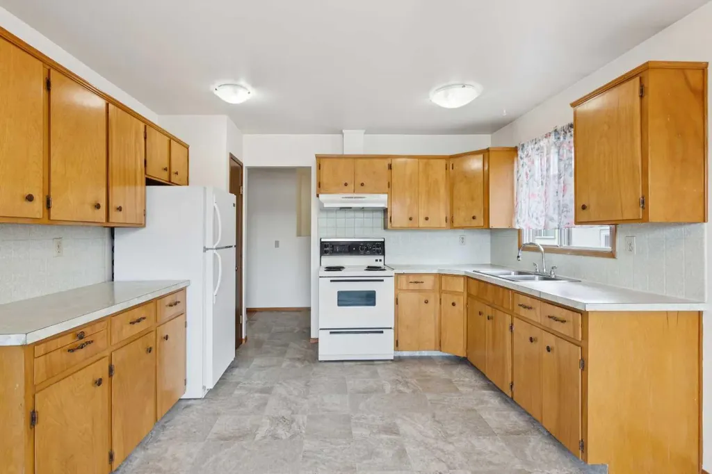 6215 Rundlehorn Drive NE Calgary AB T1Y 1M6
