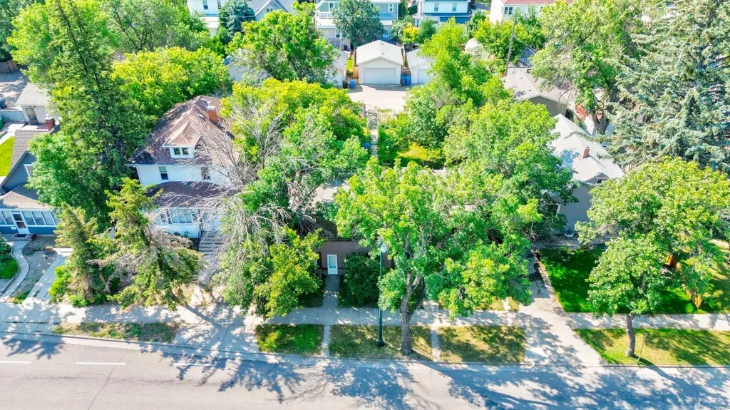 1252 & 1254 6 Avenue S Lethbridge AB T1J 1A4