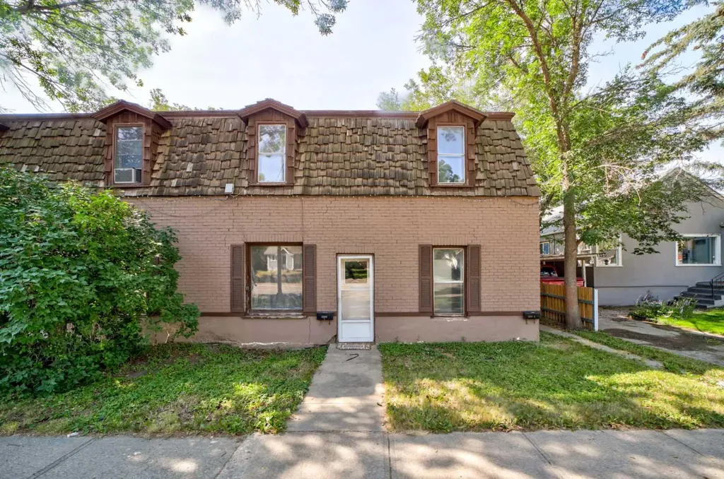 1252 & 1254 6 Avenue S Lethbridge AB T1J 1A4