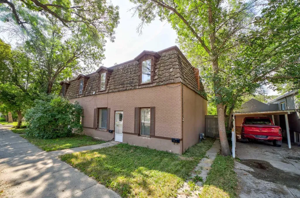1252 & 1254 6 Avenue S Lethbridge AB T1J 1A4