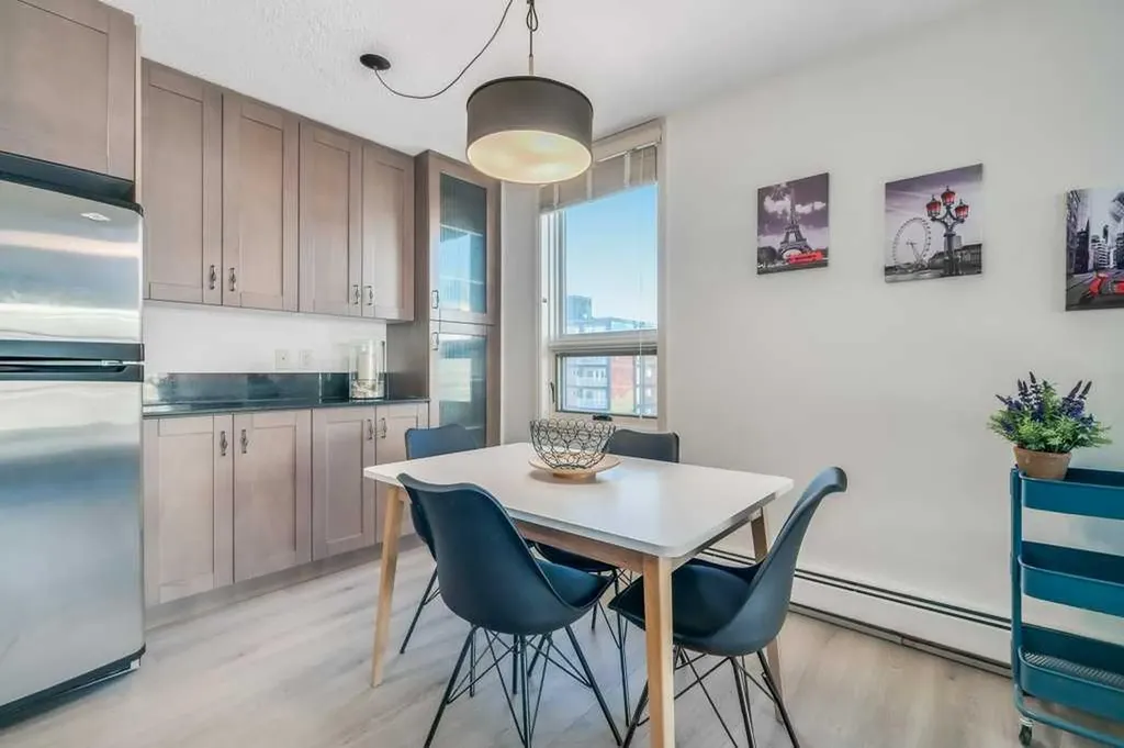 733 14 Avenue SW Calgary AB T2R 0N5