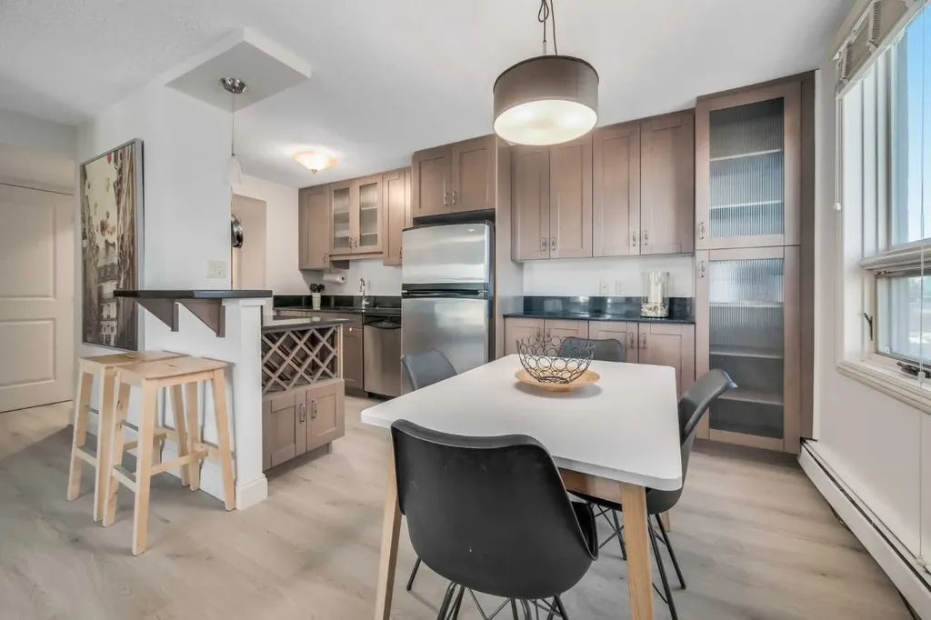 733 14 Avenue SW Calgary AB T2R 0N5