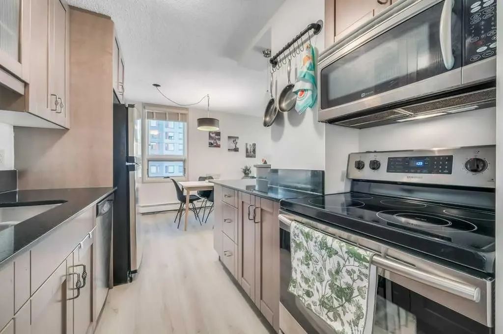 733 14 Avenue SW Calgary AB T2R 0N5