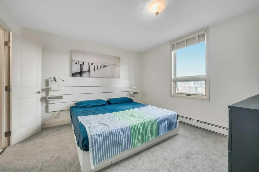 733 14 Avenue SW Calgary AB T2R 0N5