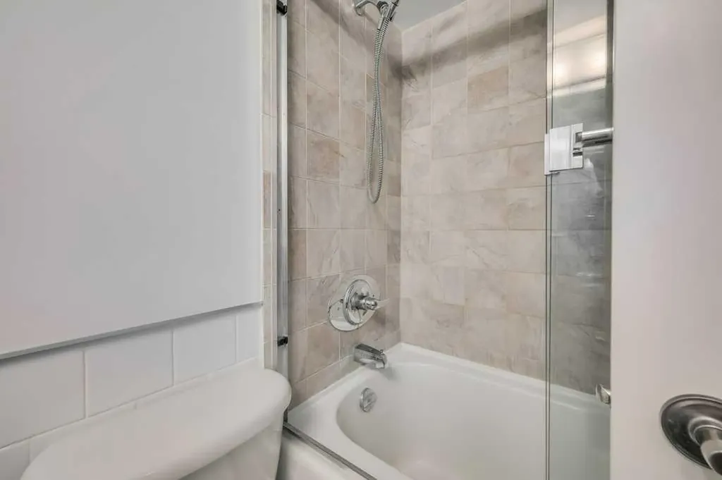 733 14 Avenue SW Calgary AB T2R 0N5
