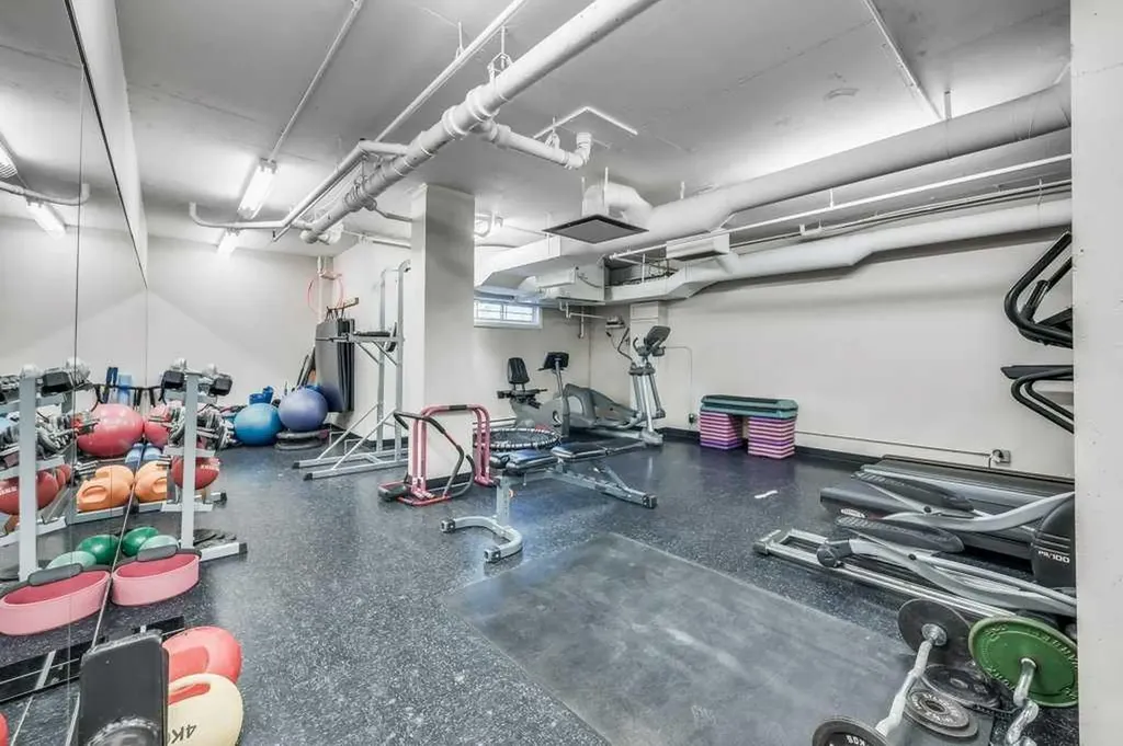 733 14 Avenue SW Calgary AB T2R 0N5