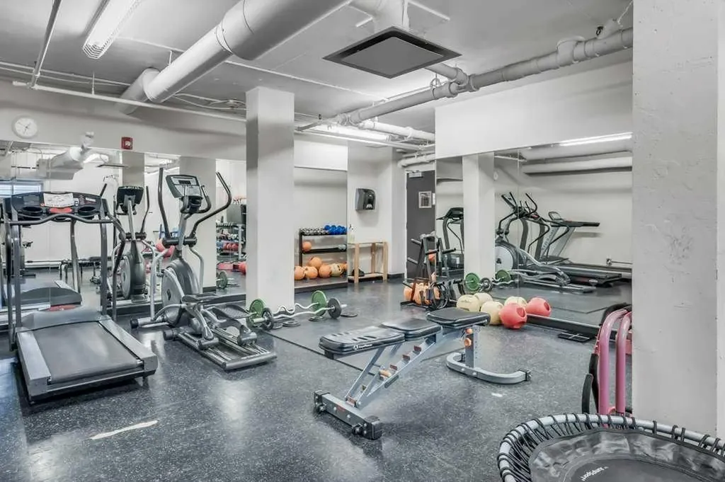 733 14 Avenue SW Calgary AB T2R 0N5