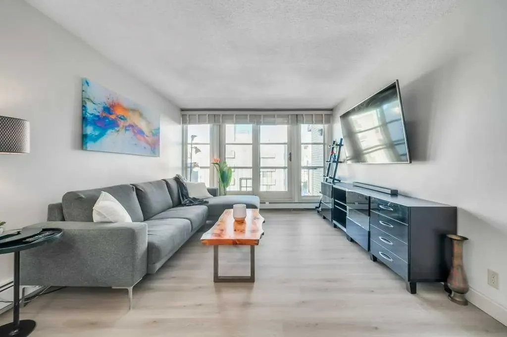 733 14 Avenue SW Calgary AB T2R 0N5