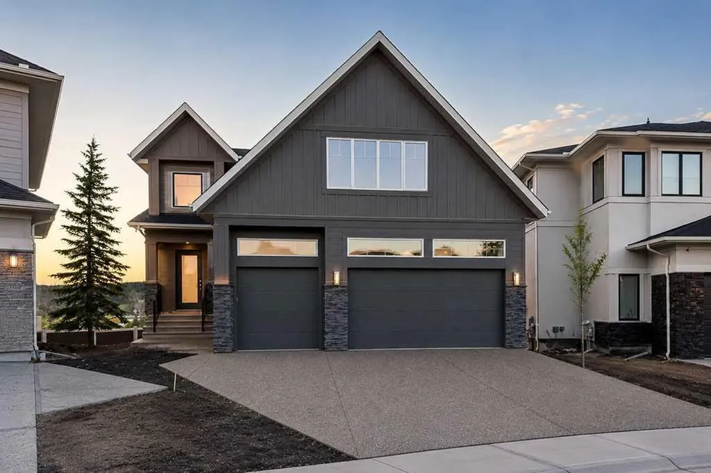 460 Discovery Place SW Calgary AB T3H 6A2