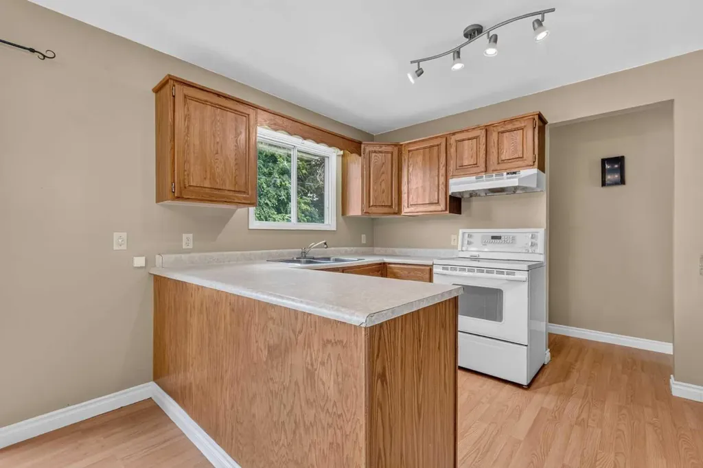 5306 51 Avenue Daysland AB T0B 1A0