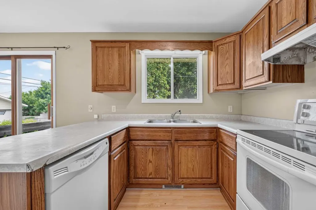 5306 51 Avenue Daysland AB T0B 1A0