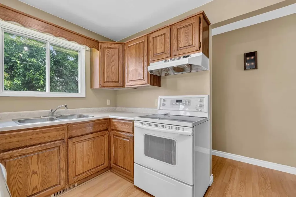 5306 51 Avenue Daysland AB T0B 1A0