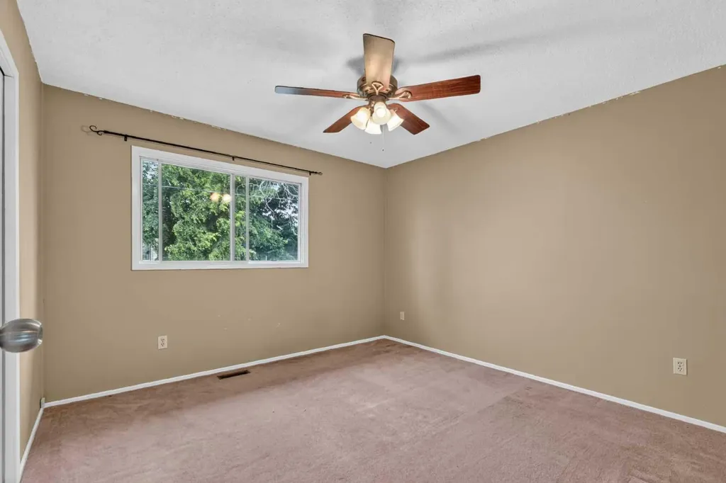 5306 51 Avenue Daysland AB T0B 1A0