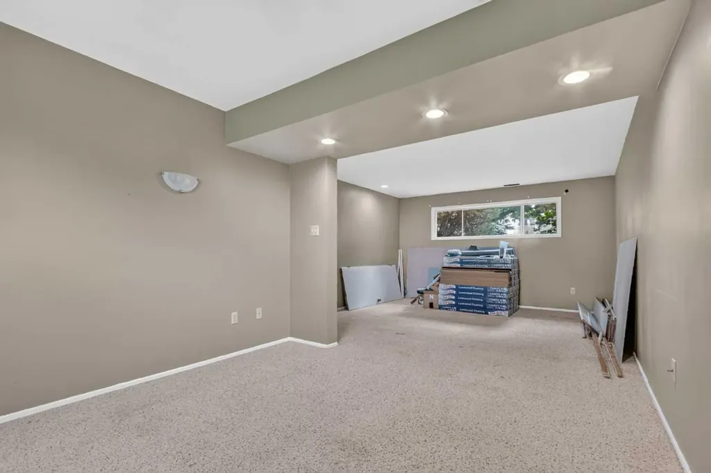5306 51 Avenue Daysland AB T0B 1A0