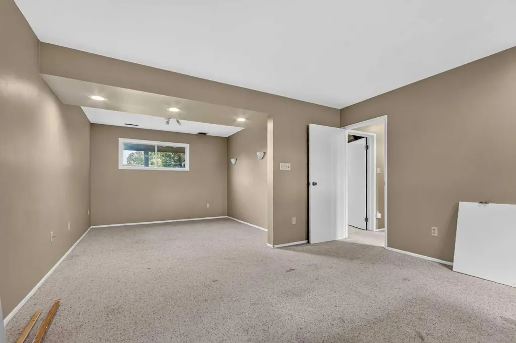 5306 51 Avenue Daysland AB T0B 1A0