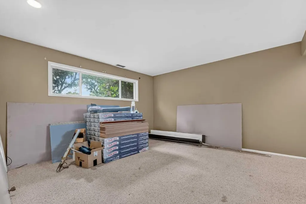 5306 51 Avenue Daysland AB T0B 1A0
