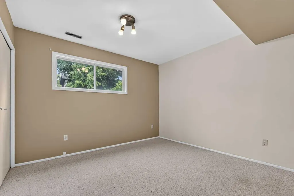 5306 51 Avenue Daysland AB T0B 1A0