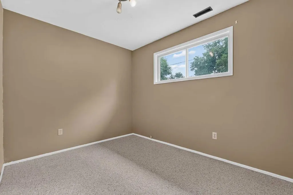 5306 51 Avenue Daysland AB T0B 1A0
