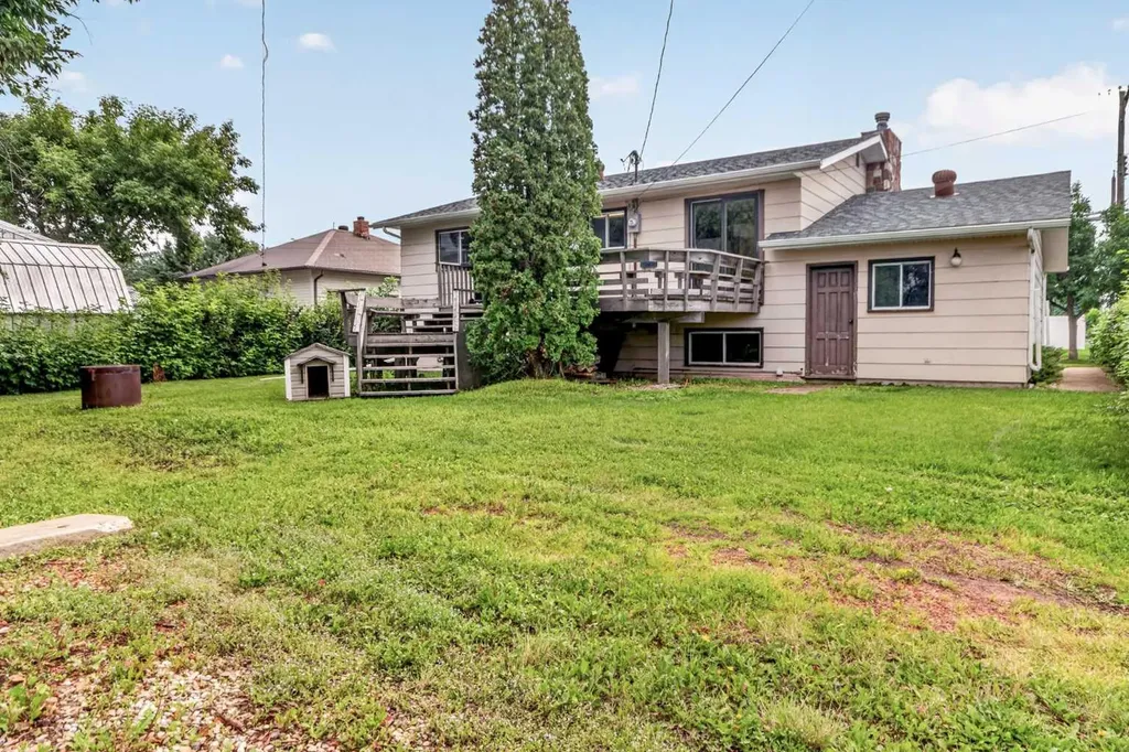 5306 51 Avenue Daysland AB T0B 1A0