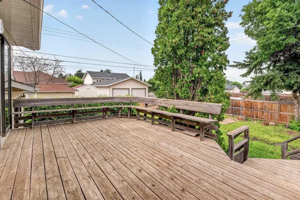 5306 51 Avenue Daysland AB T0B 1A0