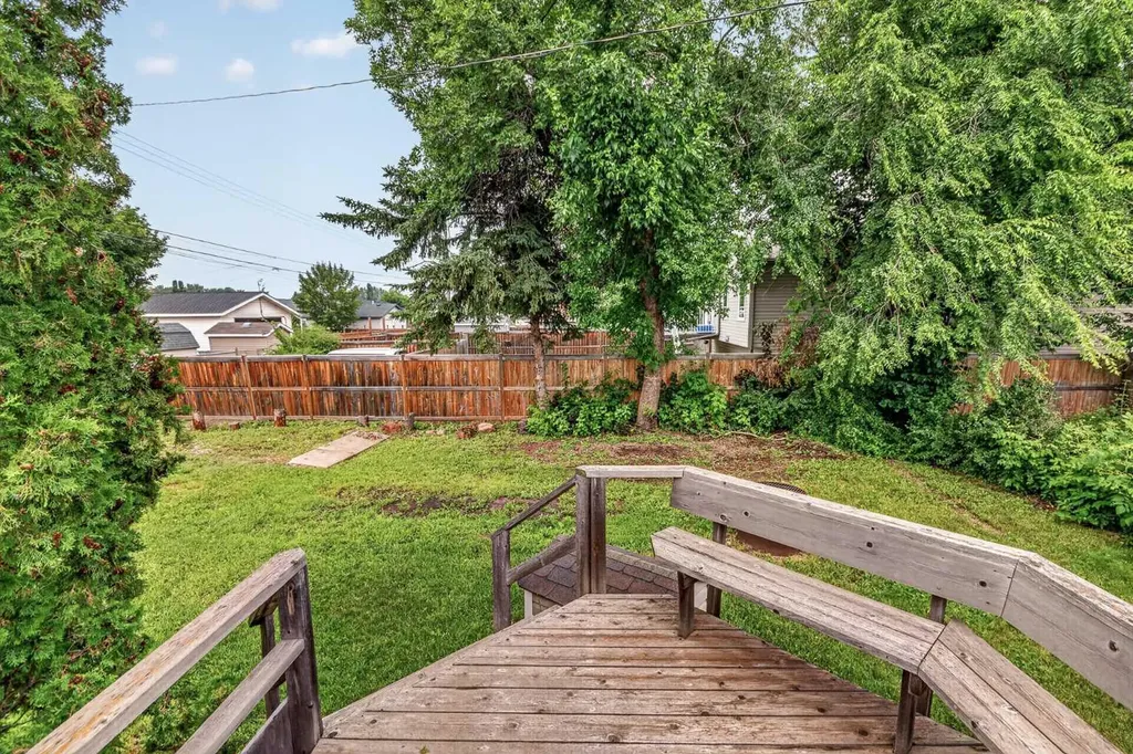 5306 51 Avenue Daysland AB T0B 1A0