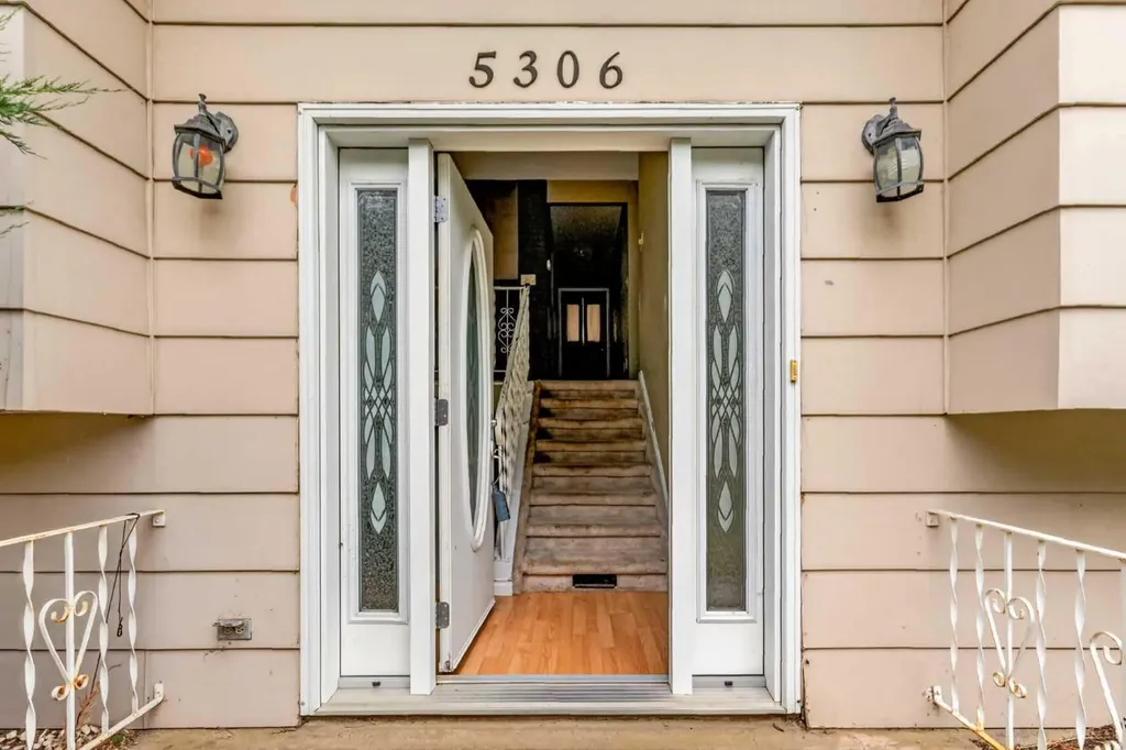 5306 51 Avenue Daysland AB T0B 1A0
