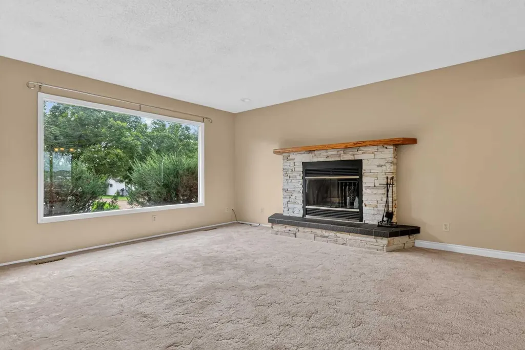 5306 51 Avenue Daysland AB T0B 1A0