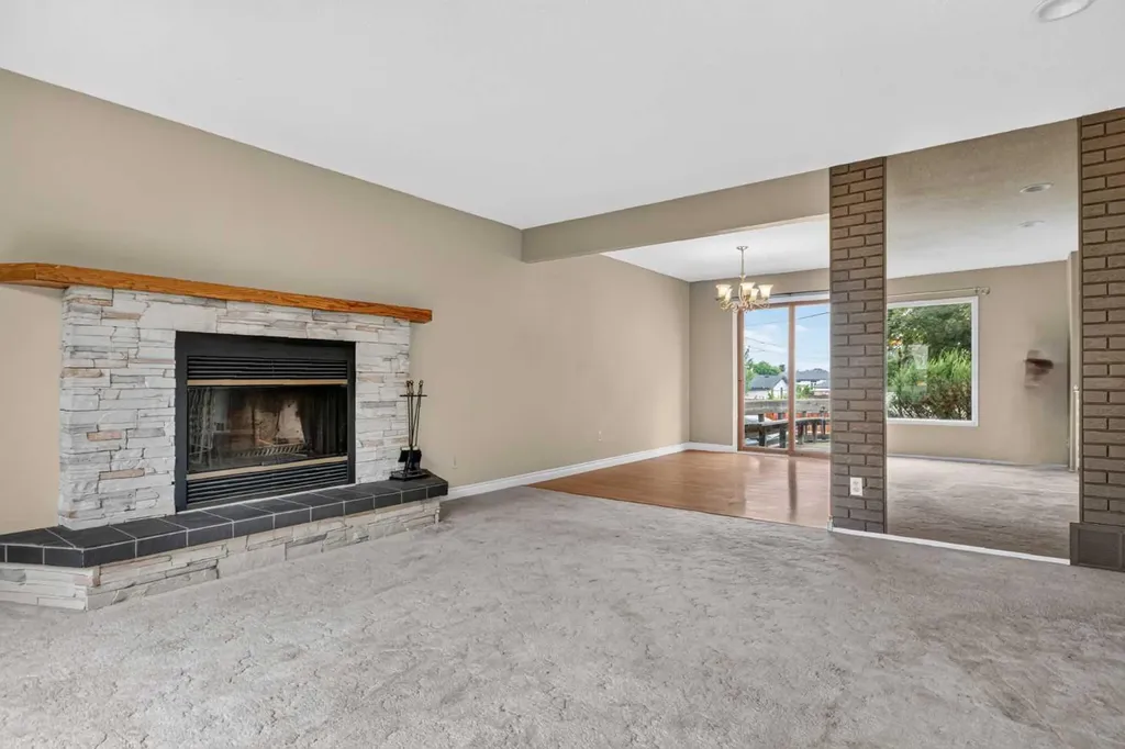 5306 51 Avenue Daysland AB T0B 1A0