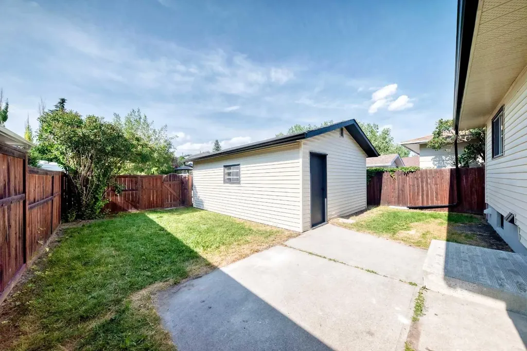145 Sunvale Crescent SE Calgary AB T2X2R7